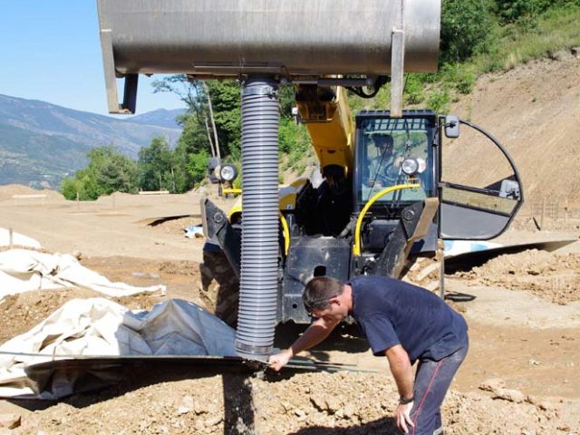 ... et vide "pile" au bon endroit grâce à la flèche télesco et à la goulotte