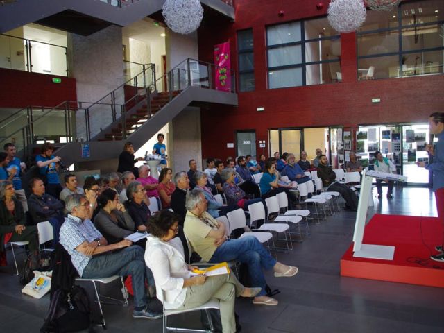 Samedi 20 mai 2017 : assemblée générale d'Enercoop Languedoc Roussillon à Montpellier. Le président Yves-Alain Liénard, le directeur Simon Cossus (au micro sur la photo) et de nombreux salariés nous ont présenté les activités de 2016. Progression prometteuse ...