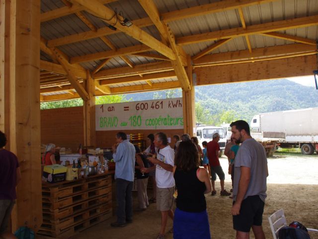 Merci également à toute l'équipe "cuisine", Cathie, Myriam, Marie-Thé, Sam, ... , pour toutes les bonnes choses préparées et offertes par les coopératives