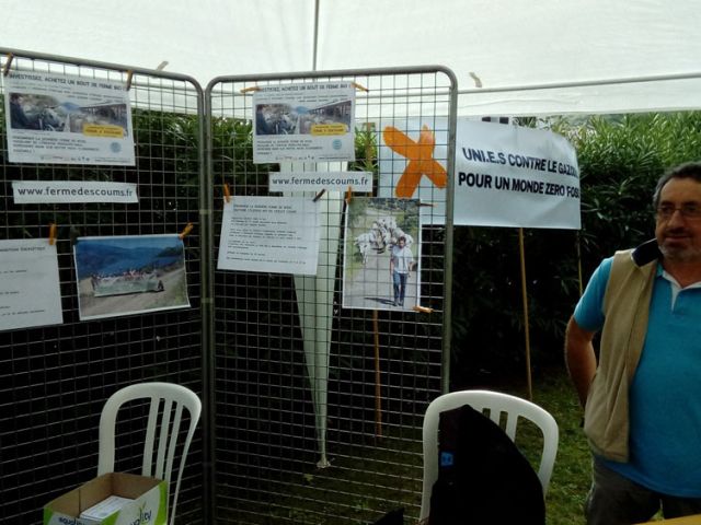 Nos coopérateurs Guy Briols sur le stand de l'Eco-Festival de Céret ...