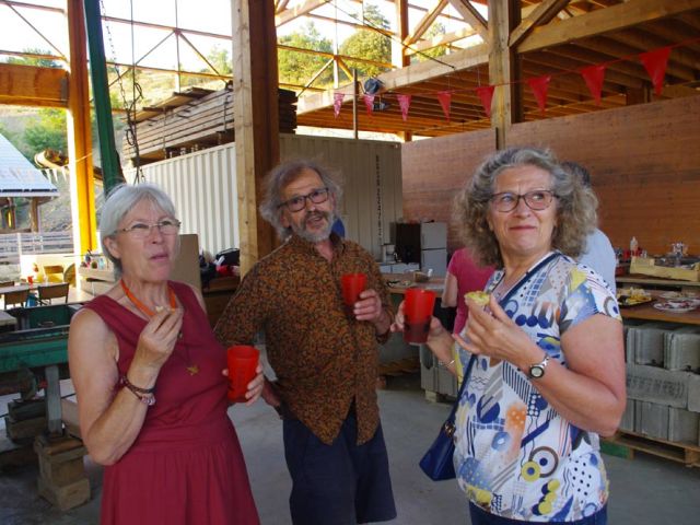 Tout cela se lit sur les visages souriants. Ici, Cathy et Cathie, avec Dom